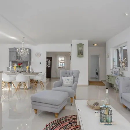 Antonada Semesterbostad